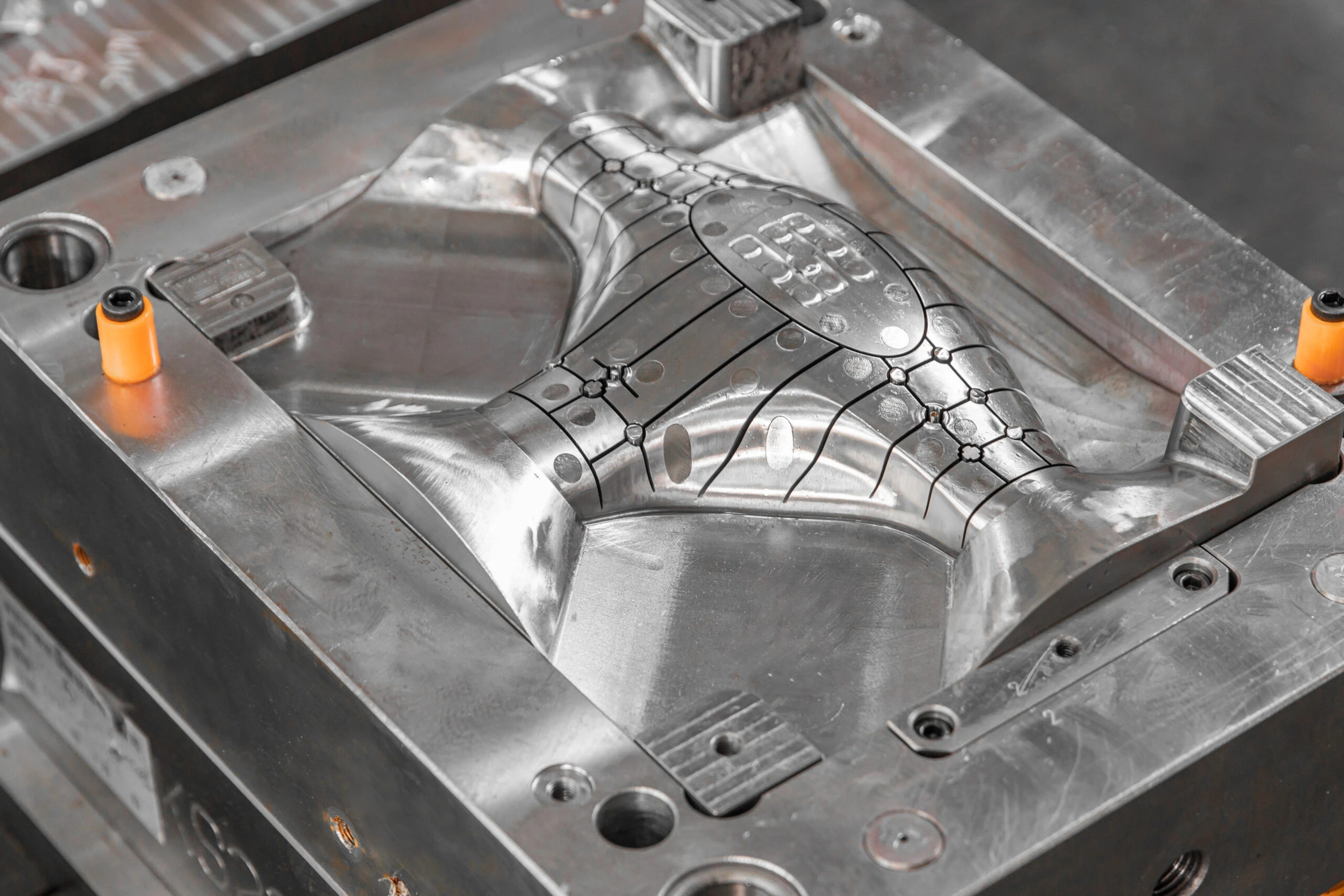 Injection mold tooling steel mold
